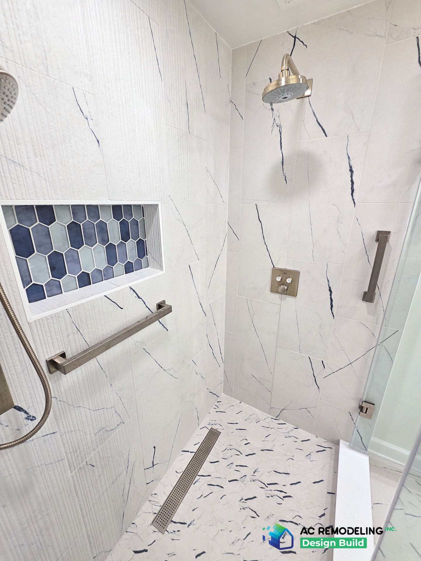 Corner shower with brushed nickel rain head, thermostatic valve and blue picket niche