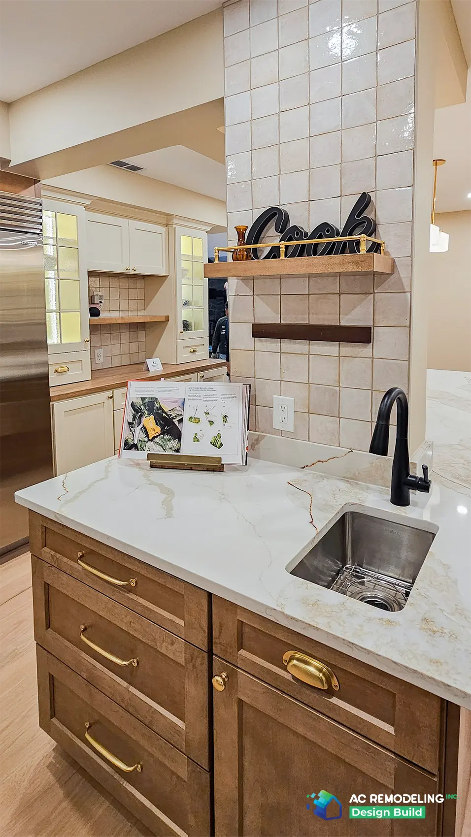 Prep sink on the quartzite peninsula with tiled column and floating wood shelf